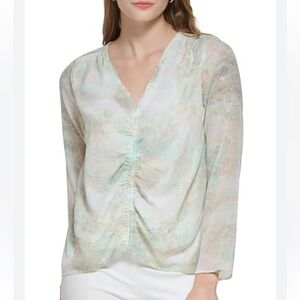 Calvin Klein Women’s V-neck Long Sleeve Abstract printed top Size XL